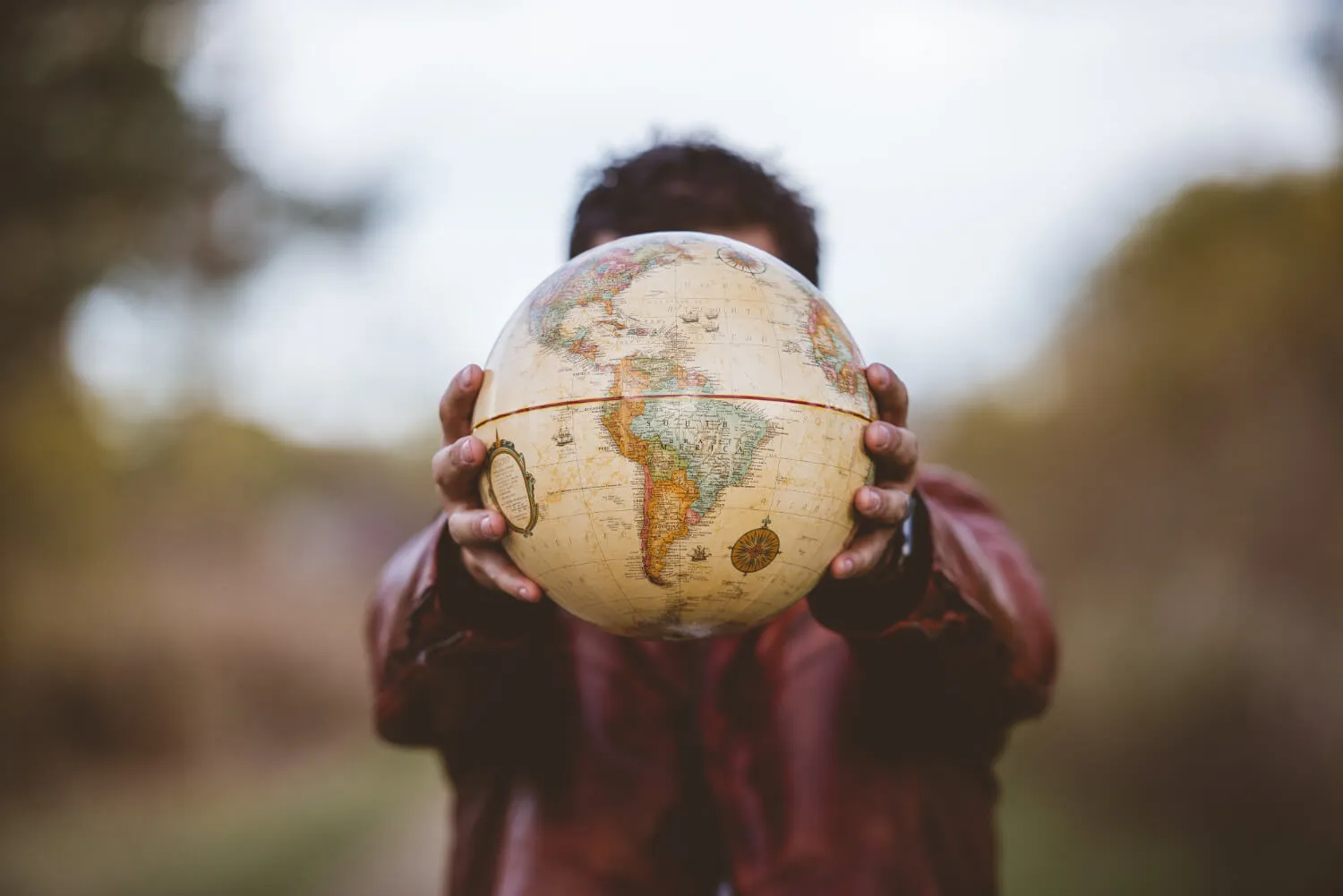 Desafíos Psicológicos en el Primer y Tercer Mundo